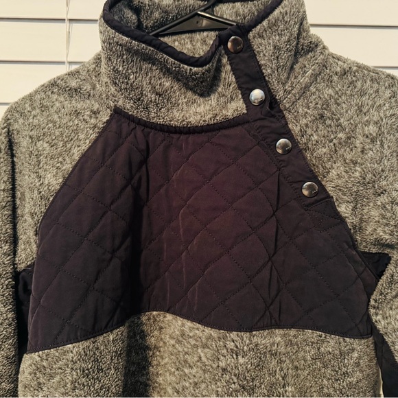 Abercrombie & Fitch Gray and Black Pullover - Picture 3 of 6